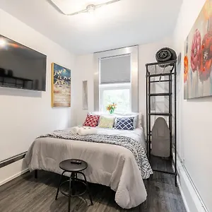 Apartment Prime Location - Upscale 1br Steps From Byward Market!